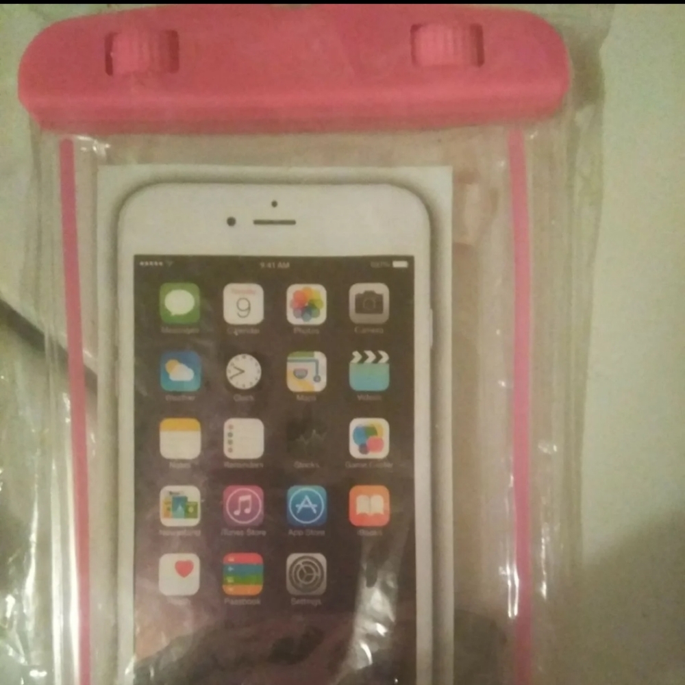 Waterproof Universal Phone Carrier 7"x4" NEW